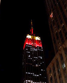 New York's Empire State Building was lit in red and yellow to celebrate the 60th anniversary of the founding of the People's Republic of China